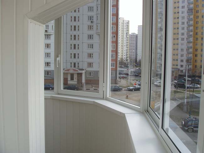 Закругленное радиусное остекление полукруглого балкона и лоджии Климовск