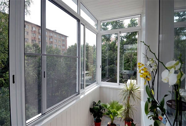 Недорогое остекление балконов и лоджий алюминиевым профилем от производителя окон Климовск