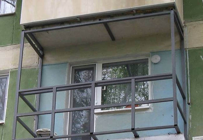 Альтернативное остекление балкона оргстеклом вместо стекла Климовск